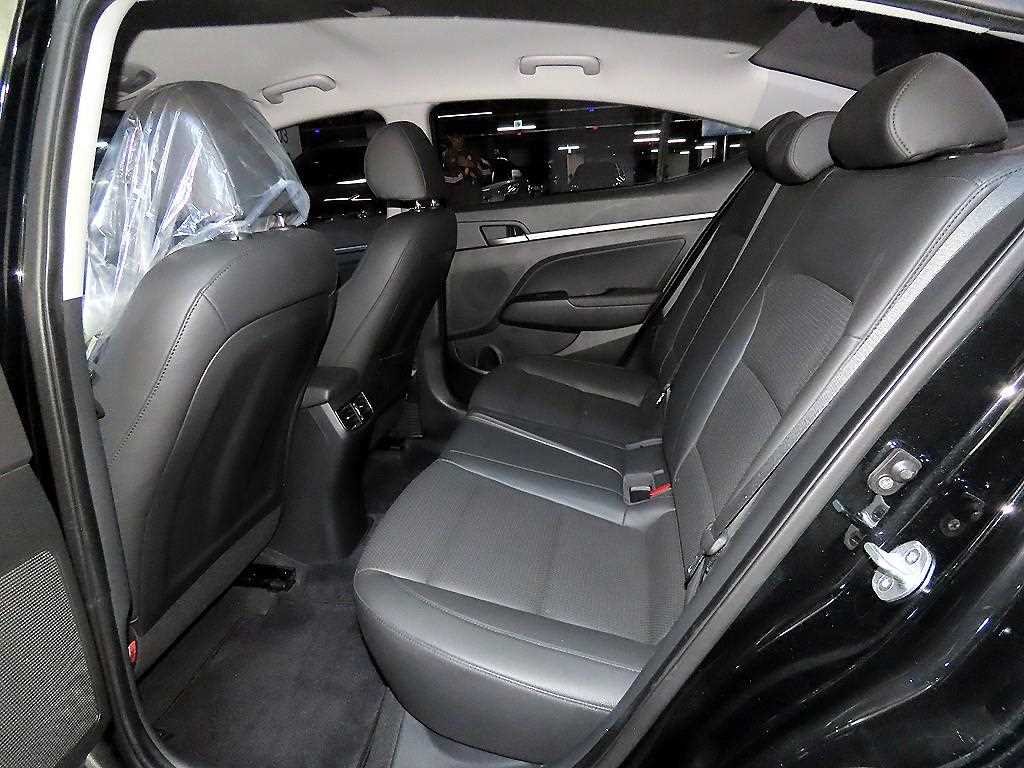 HYUNDAI Avante - Vista 7