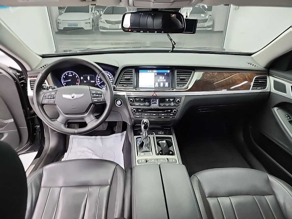HYUNDAI Genesis - Vista 7