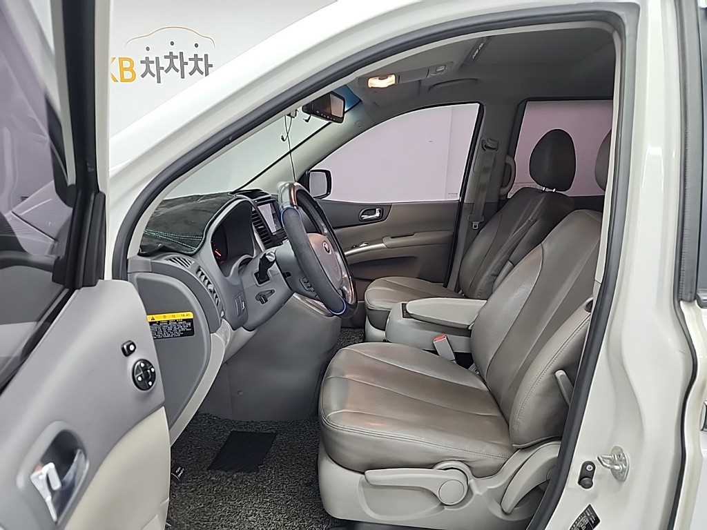 KIA Carnival - Vista 11