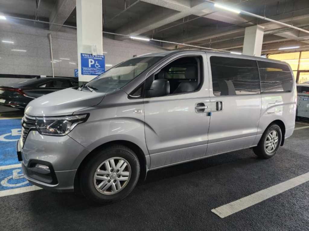 HYUNDAI Starex - Vista 2