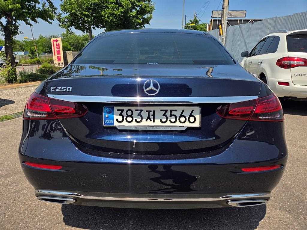 Mercedes Benz E class - Vista 2