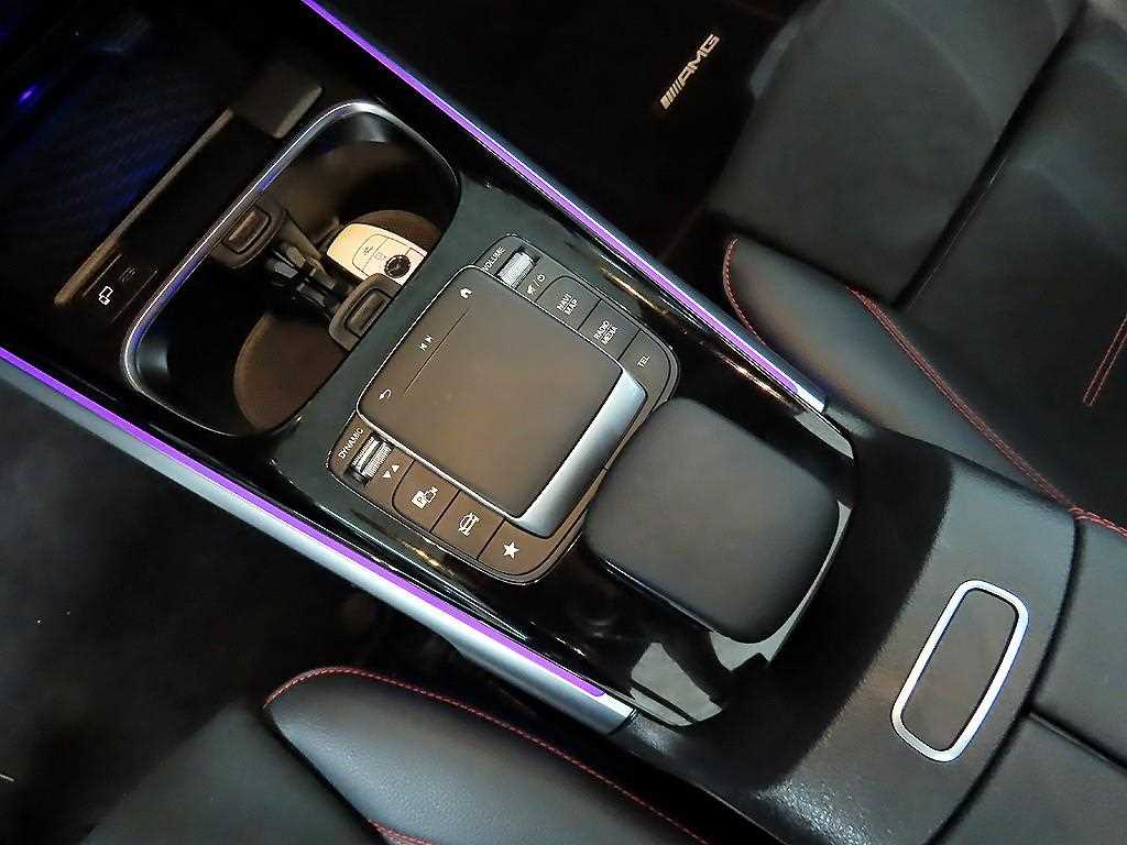 Mercedes Benz GLB Class - Vista 12