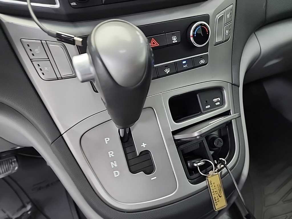 HYUNDAI Starex - Vista 8