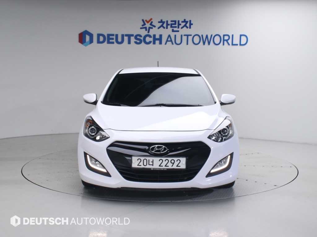 HYUNDAI i30 - Vista 3