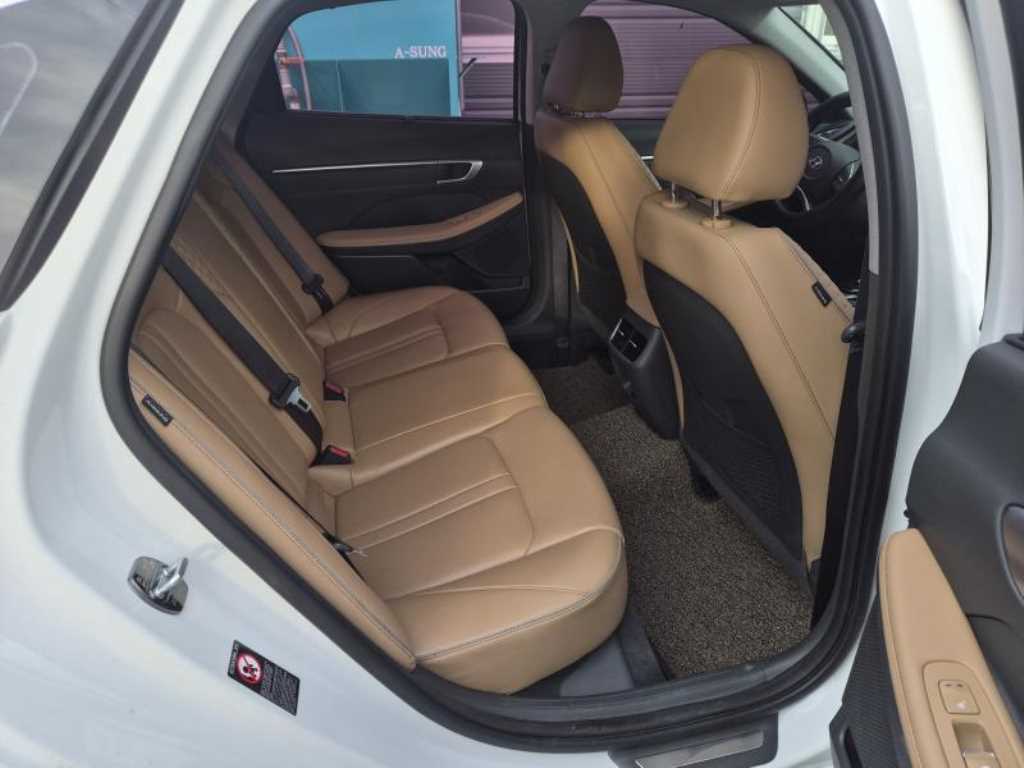 HYUNDAI Sonata - Vista 7
