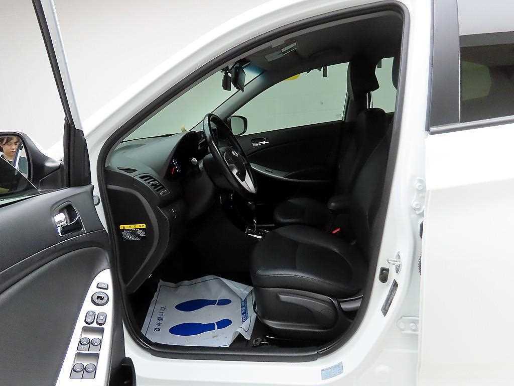 HYUNDAI Accent 2014 Blanco - Importación desde Corea - HF Imports Iquique - Foto 13