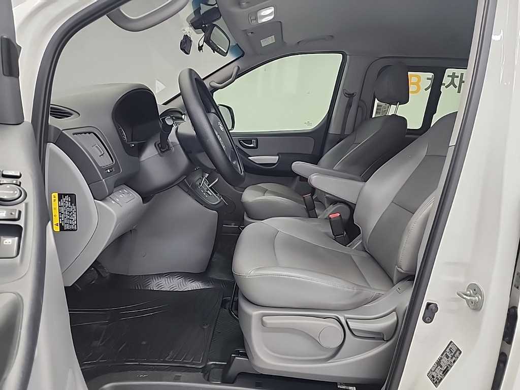 HYUNDAI Starex - Vista 11