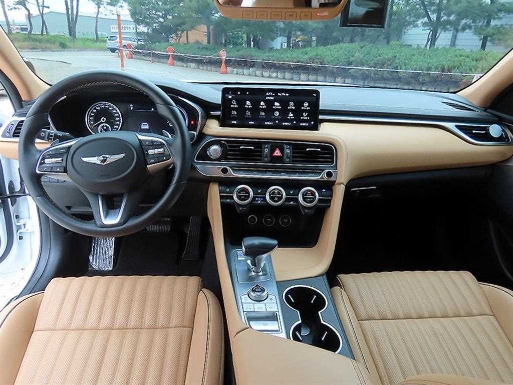 Genesis G70 - Vista 7