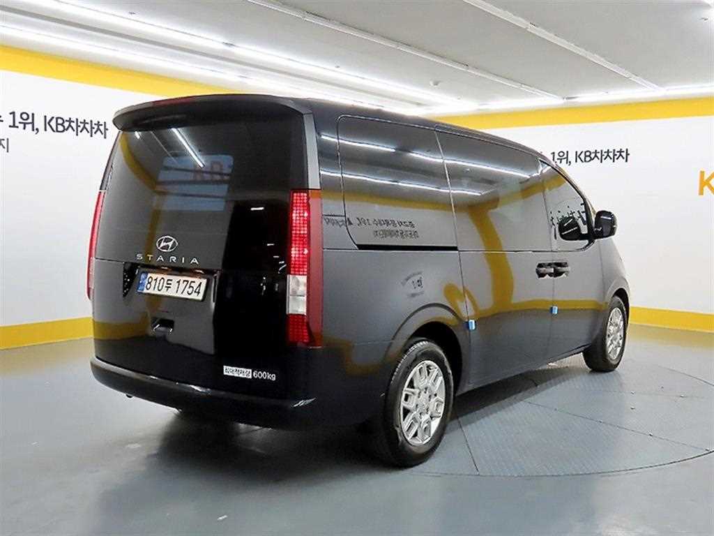 HYUNDAI Staria - Vista 4