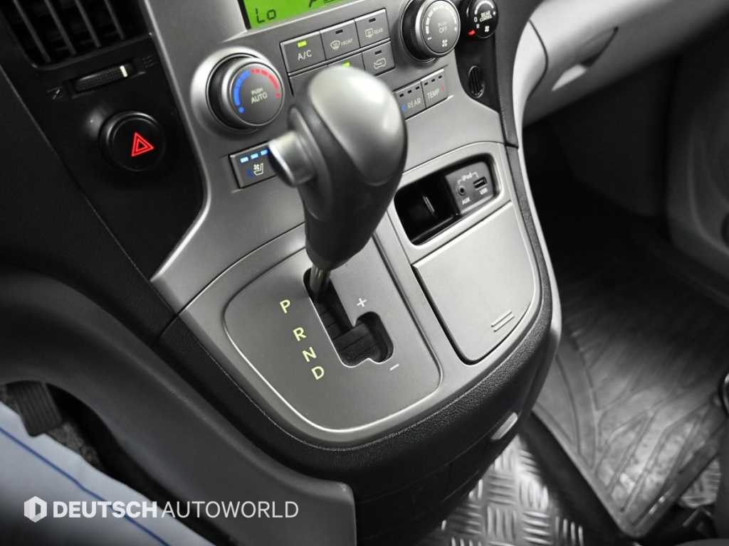 HYUNDAI Starex - Vista 9