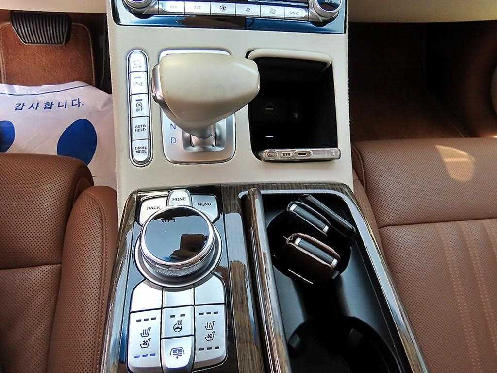 Genesis G90 - Vista 11