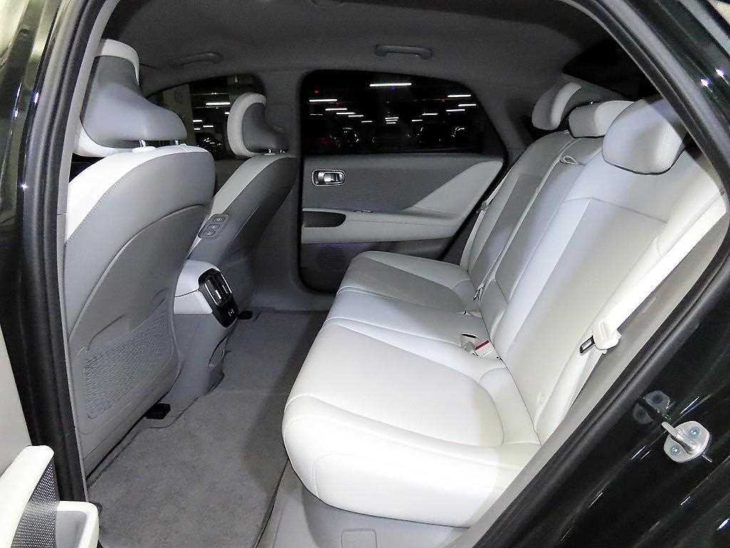 HYUNDAI Ioniq 6 - Vista 7