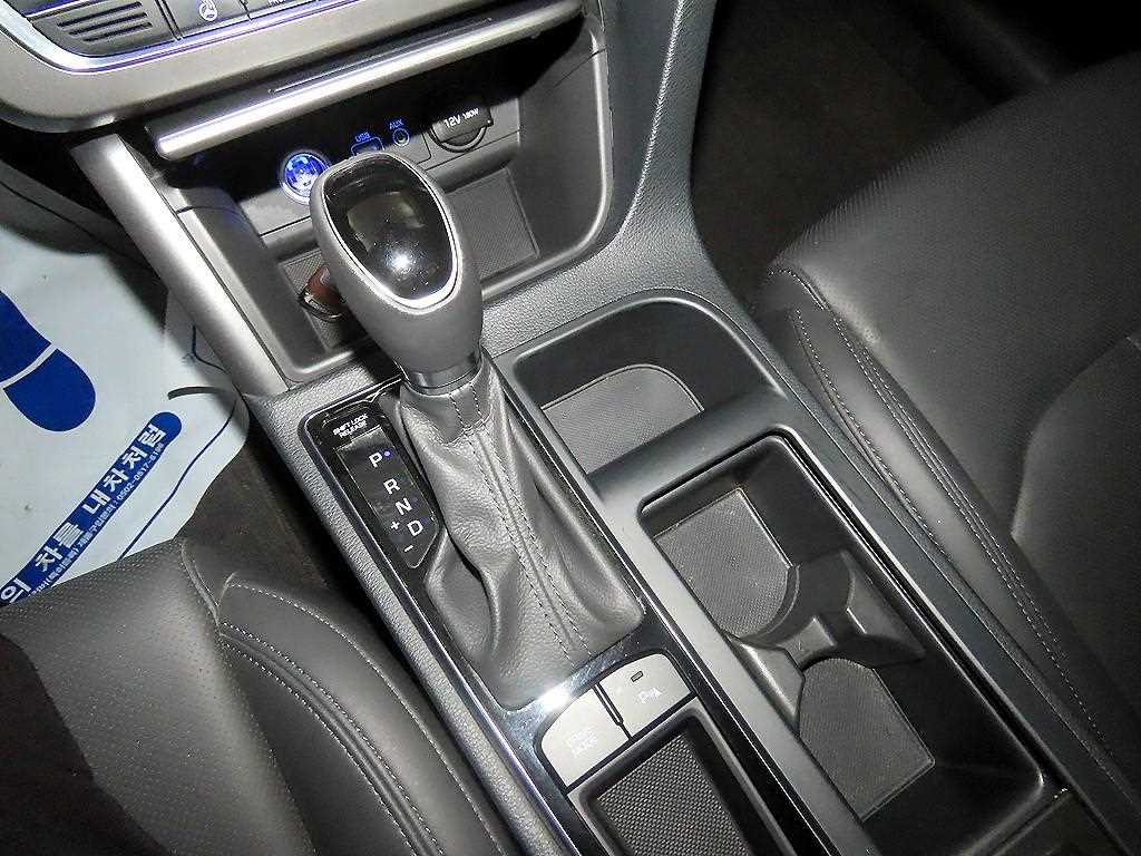 HYUNDAI Sonata - Vista 12