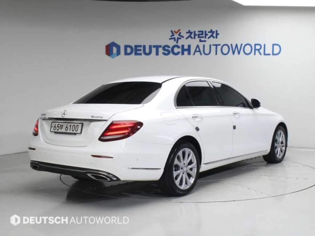 Mercedes Benz E class - Vista 2