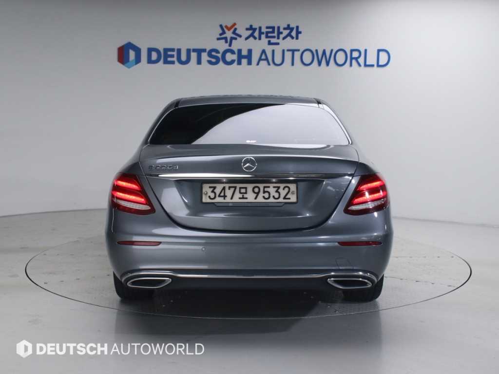 Mercedes Benz E class - Vista 4