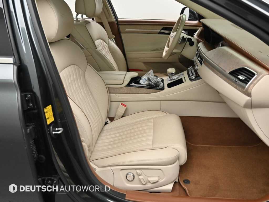 Genesis G90 - Vista 10