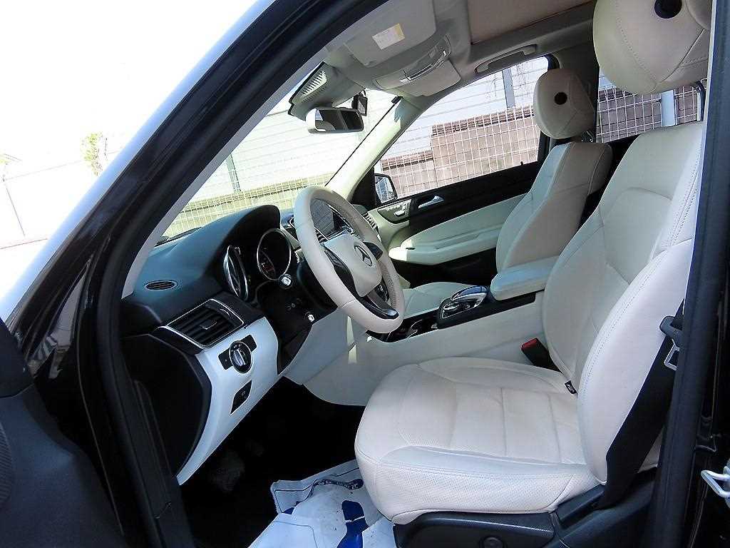 Mercedes Benz GLE Class - Vista 5