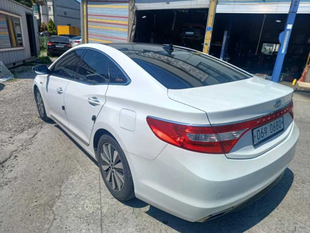 HYUNDAI Grandeur - Vista 6