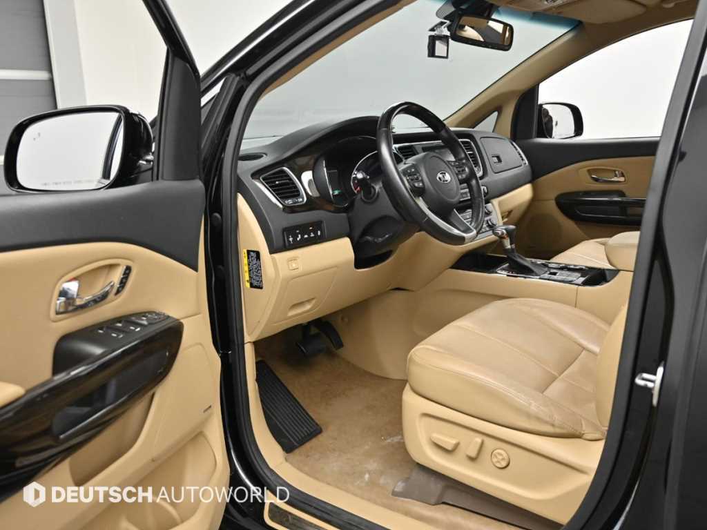 KIA Carnival - Vista 11