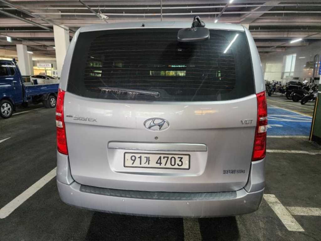 HYUNDAI Starex - Vista 3