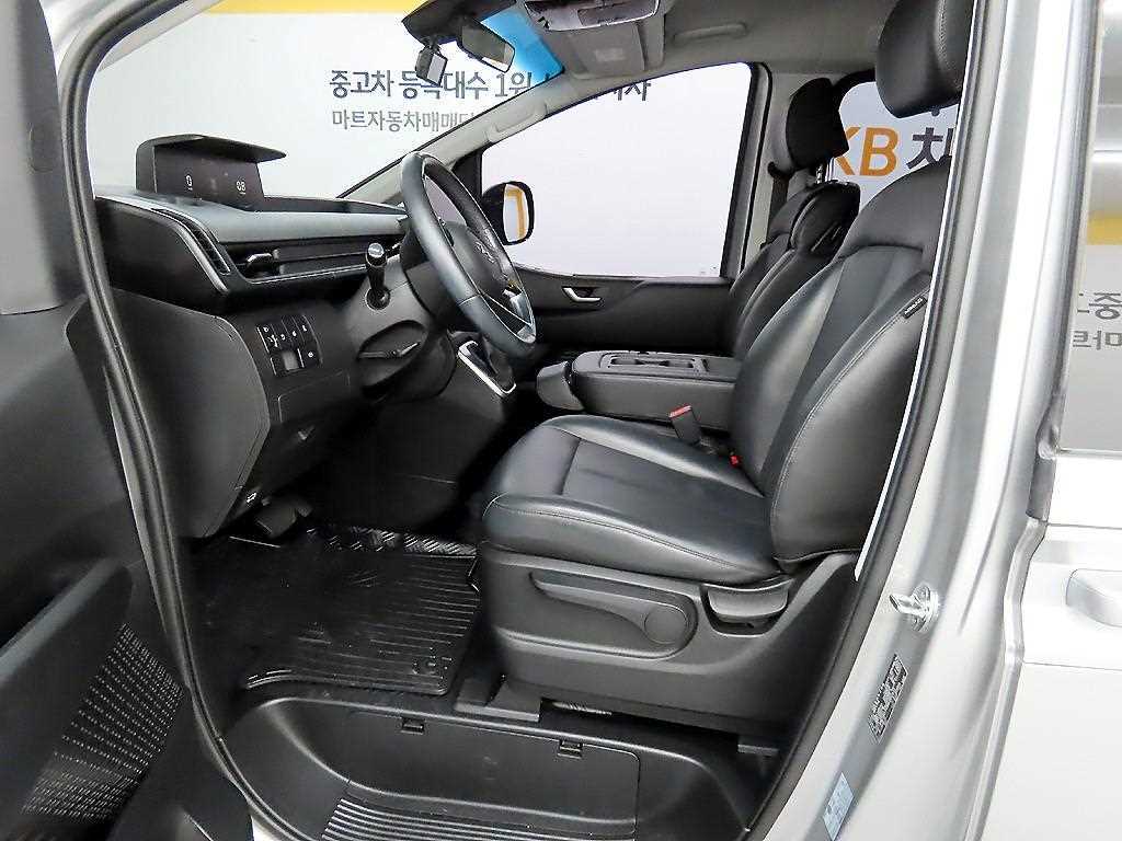HYUNDAI Staria - Vista 5