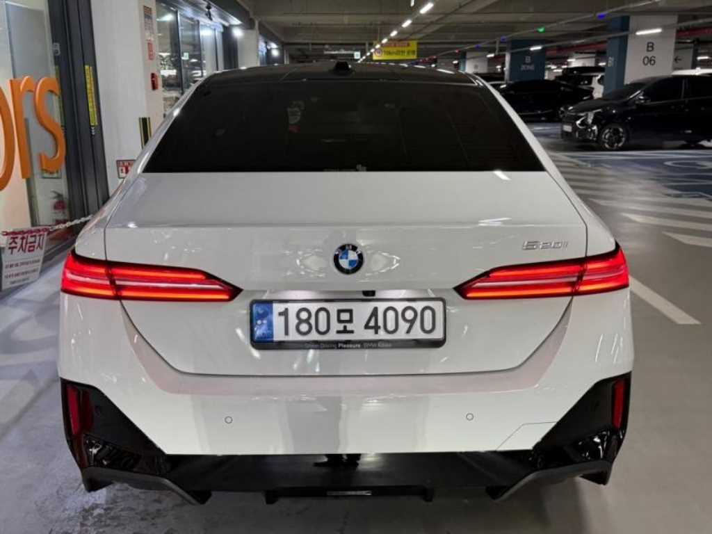 BMW 5 Series - Vista 5