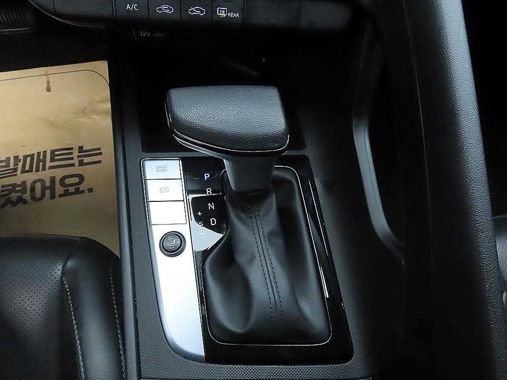HYUNDAI Avante - Vista 10