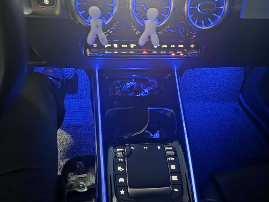 Mercedes Benz GLB Class - Vista 5