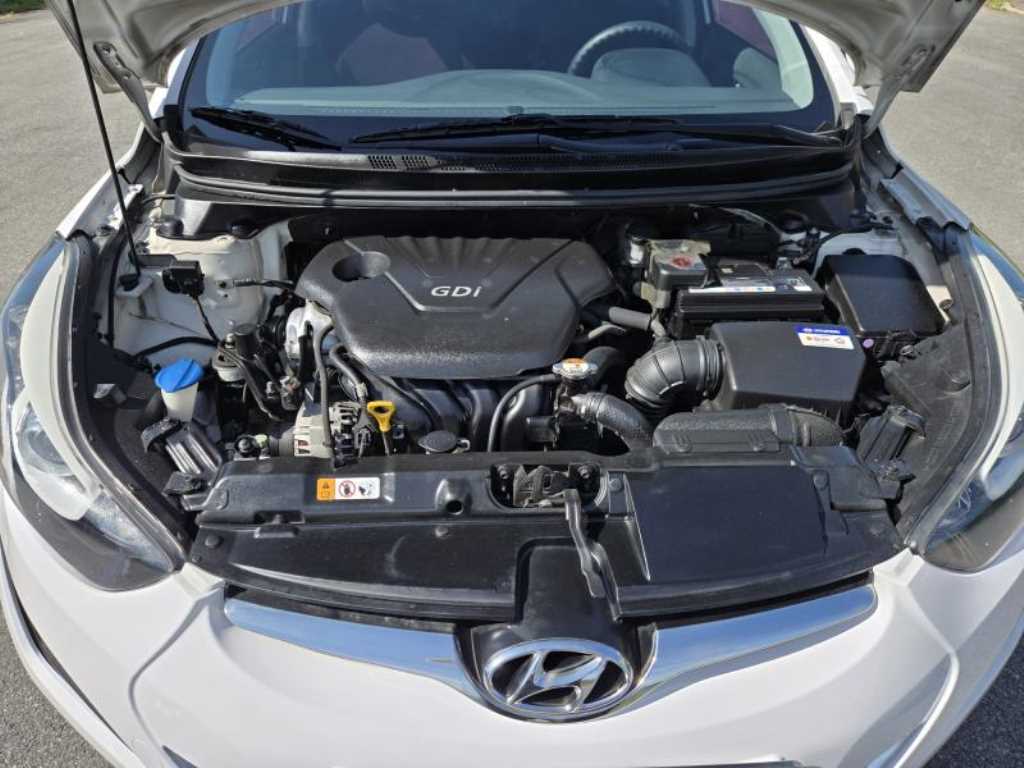 HYUNDAI Avante - Vista 6