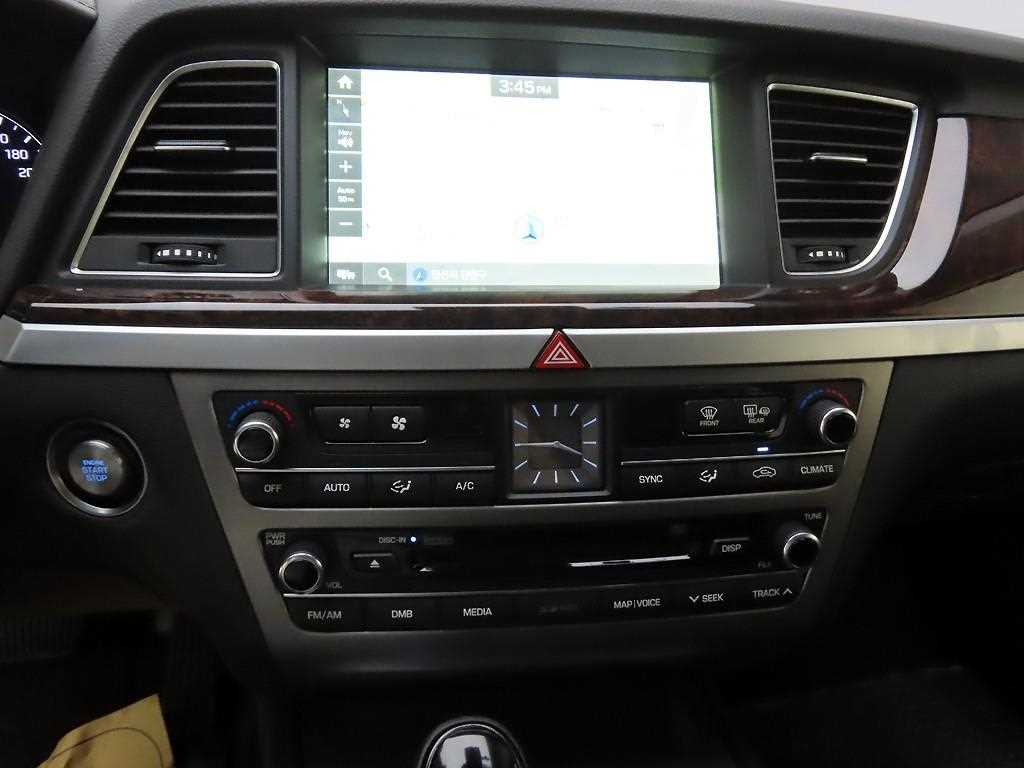 HYUNDAI Genesis - Vista 10