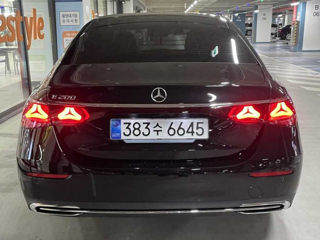 Mercedes Benz E class - Vista 5