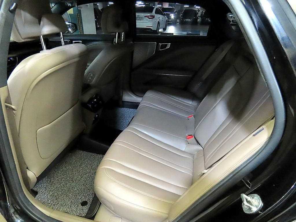 KIA K8 - Vista 7