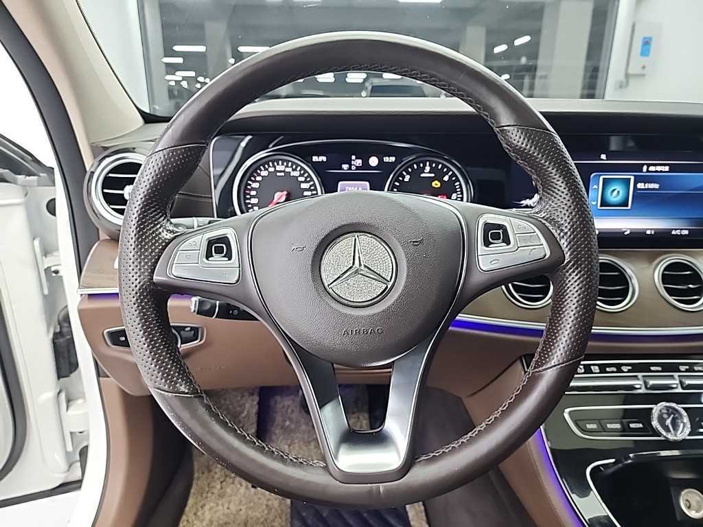 Mercedes Benz E class - Vista 9