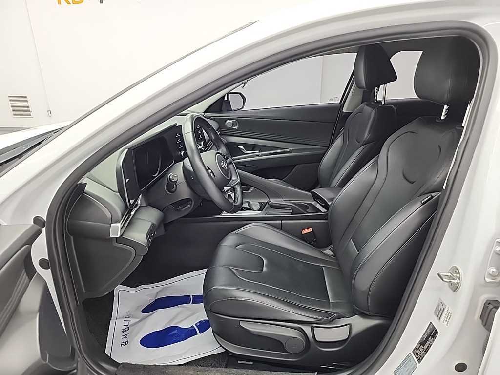 HYUNDAI Avante - Vista 11