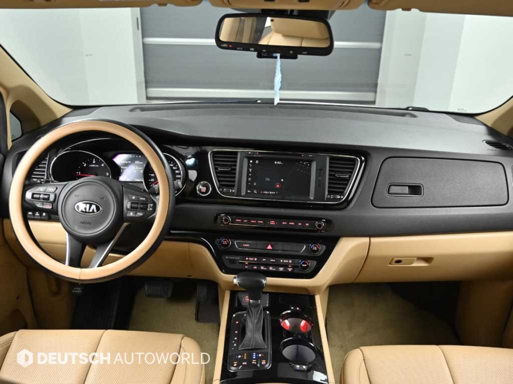 KIA Carnival - Vista 7