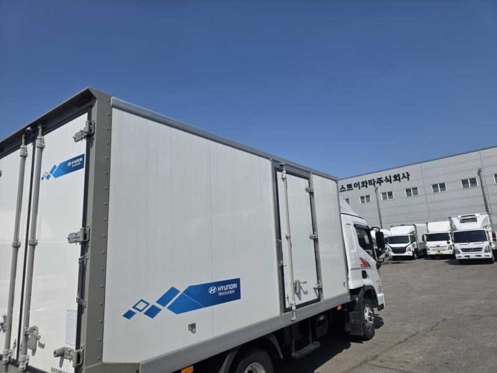 medium and large cargo truck - Vista 4
