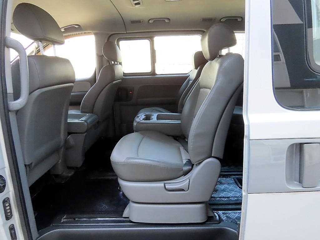 HYUNDAI Starex - Vista 6