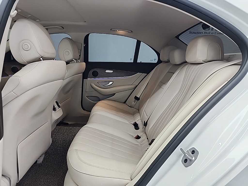 Mercedes Benz E class - Vista 12