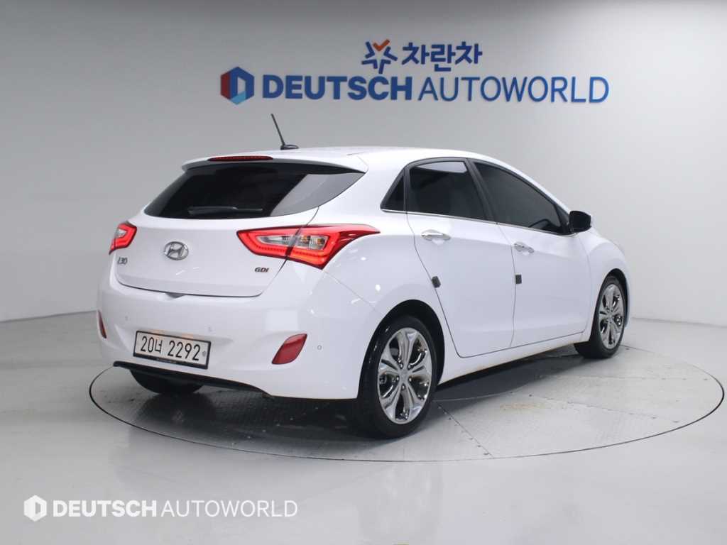 HYUNDAI i30 - Vista 2