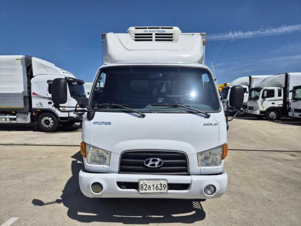 medium and large cargo truck - Vista 2