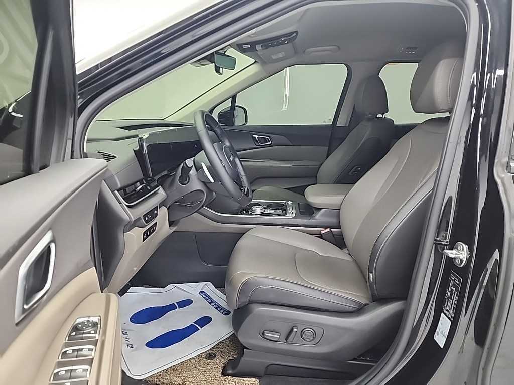 KIA Carnival - Vista 11
