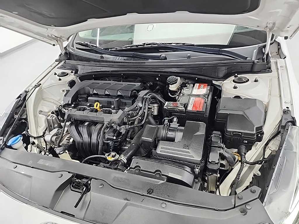 HYUNDAI Avante - Vista 5