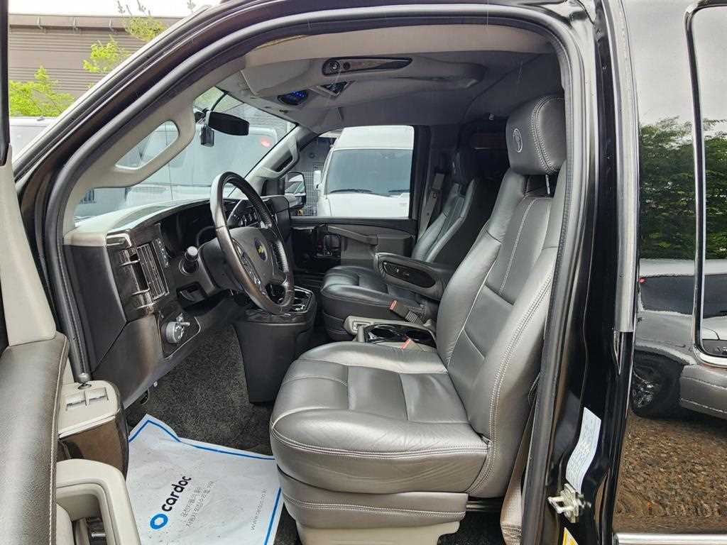 Chevrolet Express van - Vista 8