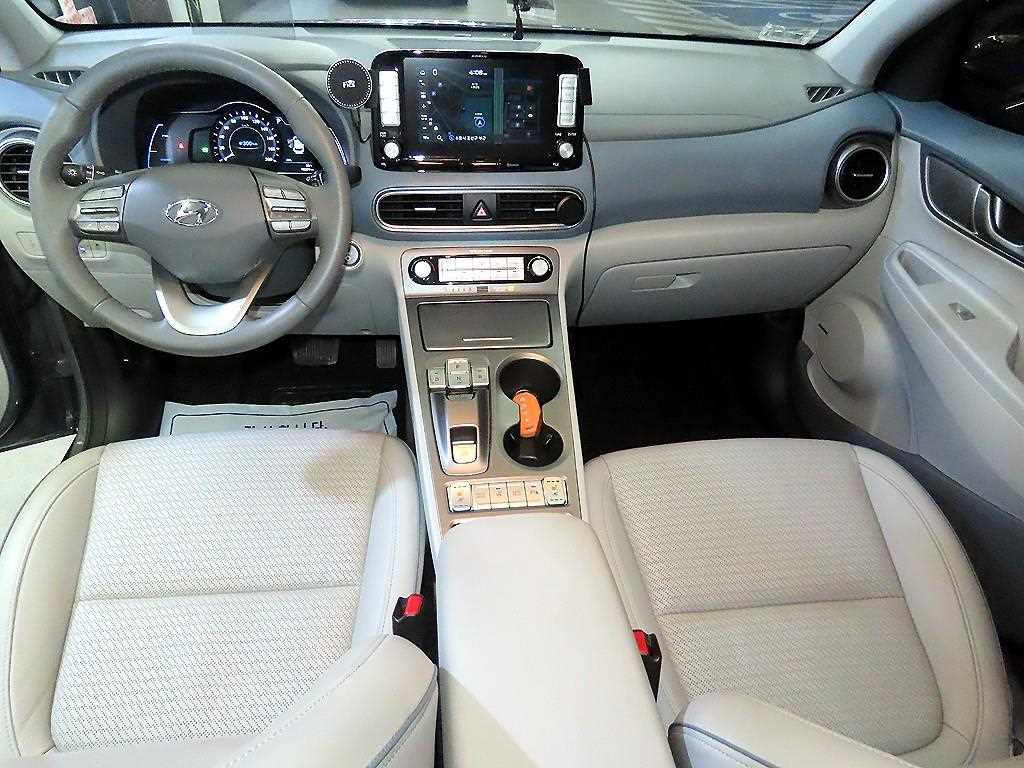 HYUNDAI Kona - Vista 10
