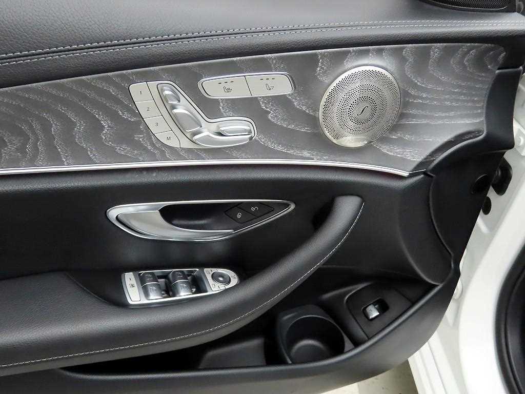 Mercedes Benz E class - Vista 12