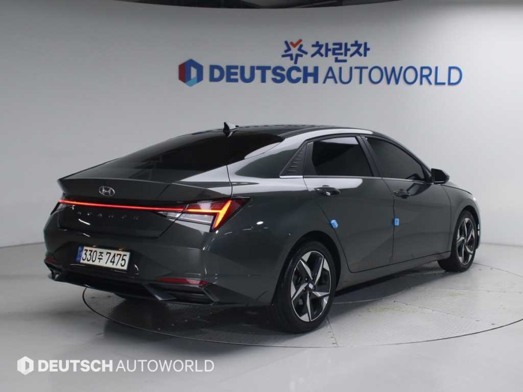HYUNDAI Avante - Vista 2