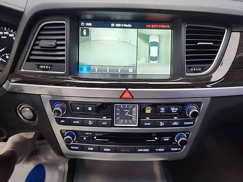 Genesis G80 - Vista 10