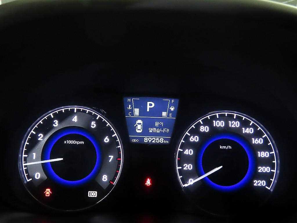 HYUNDAI Accent - Vista 9
