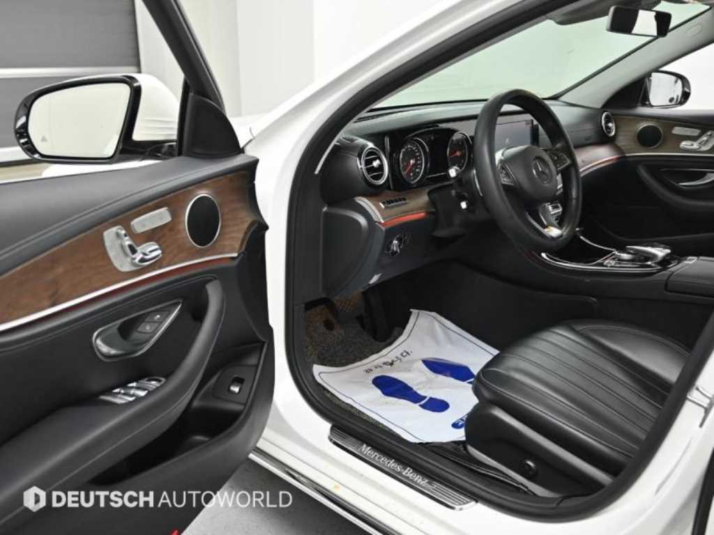 Mercedes Benz E class - Vista 11