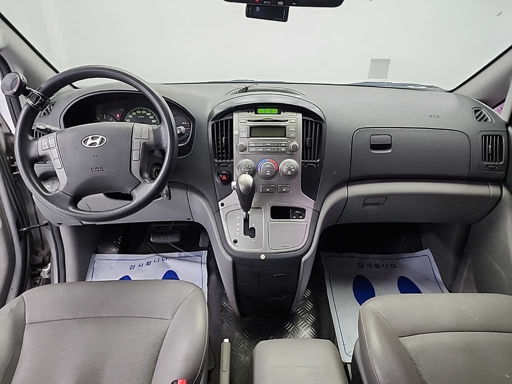 HYUNDAI Starex - Vista 7